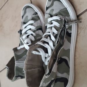 Very G camo Hightower size 10